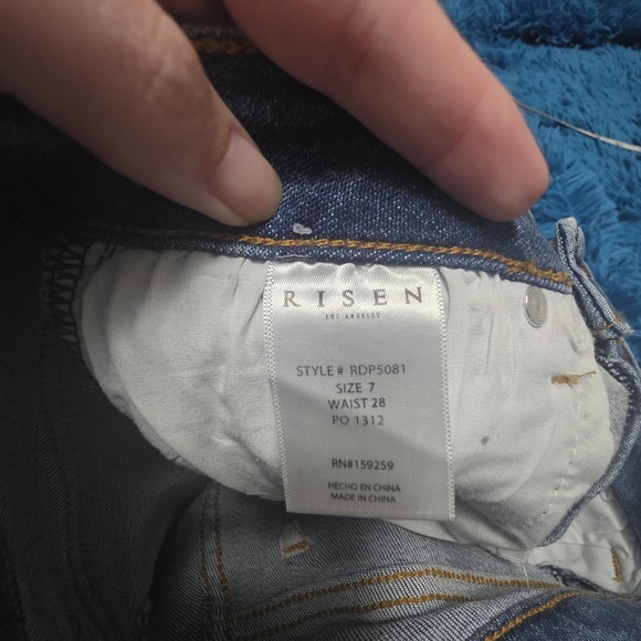 Risen NWT Highrise Straight Distressed Blue Jeans Size 7/28 - Picture 10 of 12